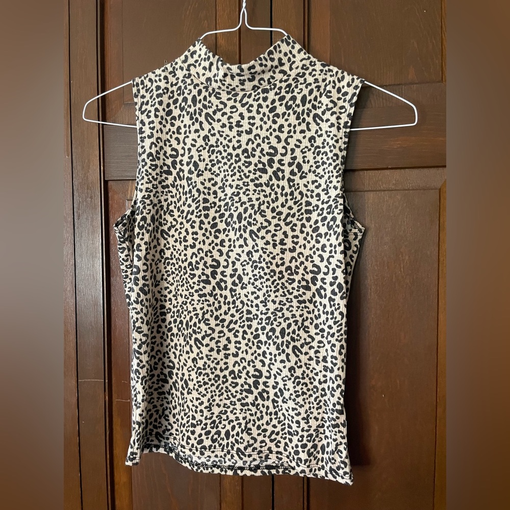 Olivia Rae, Leopard Sleeveless Mock Neck Top, size Medium.